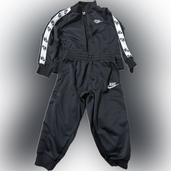 Nike Kids’ Black Tracksuit – Jacket & Pants Set (Size: 4 xs - Picture 1 of 5
